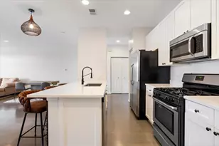 2040 W Belmont Ave, Chicago, IL 60618 - Photo 12