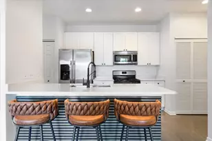 2040 W Belmont Ave, Chicago, IL 60618 - Photo 10
