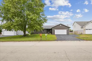 319 1st Light Dr, Stillman Valley, IL 61084 - Photo 2