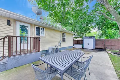 1721 W Illinois Avenue, Aurora, IL 60506 - Photo 30