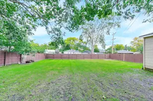 1721 W Illinois Ave, Aurora, IL 60506 - Photo 32