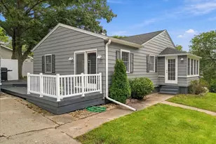 302 Towne St, Morrison, IL 61270 - Photo 6