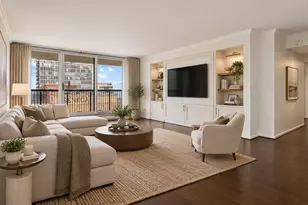201 E Chestnut St, Chicago, IL 60611 - Photo 2
