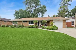 330 Cornell Ave, Des Plaines, IL 60016 - Photo 1