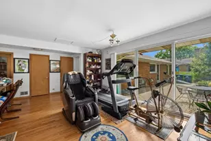 330 Cornell Ave, Des Plaines, IL 60016 - Photo 8