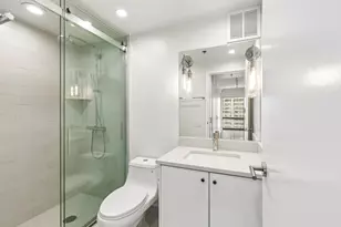 100 E Huron St, Chicago, IL 60611 - Photo 24