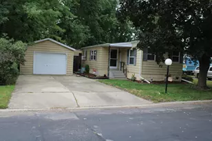 92 Oak Ave, Sandwich, IL 60548 - Photo 2
