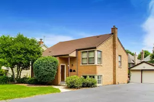 679 S Spring Rd, Elmhurst, IL 60126 - Photo 2