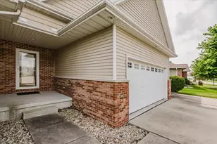 615 Prairie Meadows Dr, Heyworth, IL 61745 - Photo 2