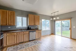 357 W Waterbury Dr, Round Lake, IL 60073 - Photo 10