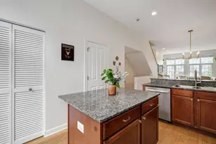 867 N May St, Chicago, IL 60642 - Photo 8