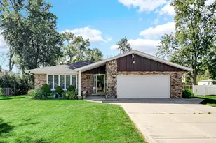 7903 W 102nd St, Palos Hills, IL 60465 - Photo 2