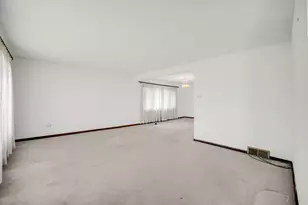 7903 W 102nd St, Palos Hills, IL 60465 - Photo 6