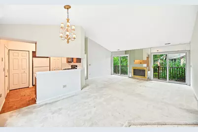 372 Sandhurst Circle #3, Glen Ellyn, IL 60137 - Photo 2
