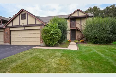 372 Sandhurst Circle #3, Glen Ellyn, IL 60137 - Photo 1