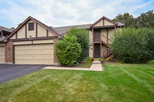 372 Sandhurst Cir, Glen Ellyn, IL 60137 - Photo 1