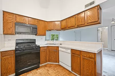 372 Sandhurst Circle #3, Glen Ellyn, IL 60137 - Photo 6