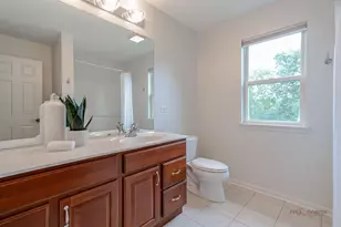 1575 McClellan Dr, Lindenhurst, IL 60046 - Photo 32