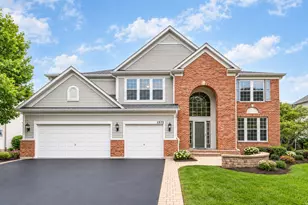 1575 McClellan Dr, Lindenhurst, IL 60046 - Photo 1