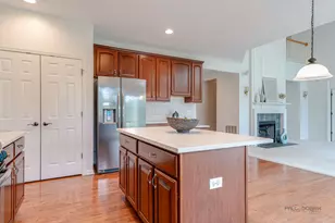 1575 McClellan Dr, Lindenhurst, IL 60046 - Photo 12