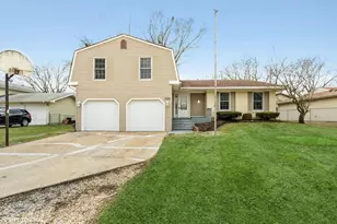 121 Richmond Dr, Bolingbrook, IL 60440 - Photo 1