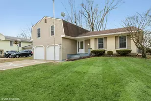 121 Richmond Dr, Bolingbrook, IL 60440 - Photo 2