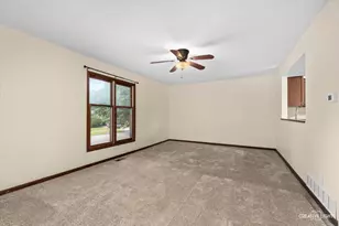 2221 Candleberry Ln, Aurora, IL 60506 - Photo 6
