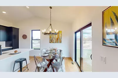 930 Dawns End, Hampshire, IL 60140 - Photo 4