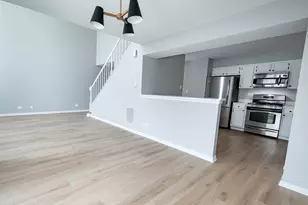 2105 Glasgow Ct, Hanover Park, IL 60133 - Photo 8