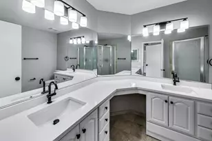2105 Glasgow Ct, Hanover Park, IL 60133 - Photo 12