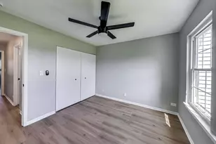 2105 Glasgow Ct, Hanover Park, IL 60133 - Photo 16