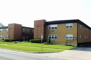 8407 W Dempster St, Niles, IL 60714 - Photo 1