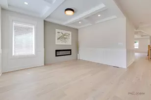 5748 W Eastwood Ave, Chicago, IL 60630 - Photo 6