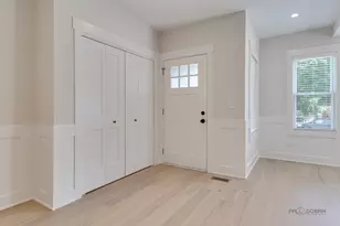 5748 W Eastwood Ave, Chicago, IL 60630 - Photo 2