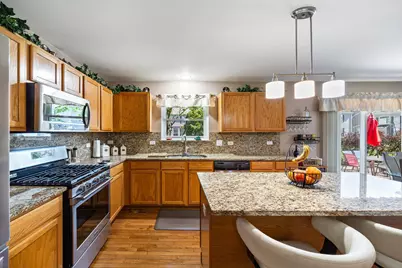 812 Honeysuckle Lane, Aurora, IL 60506 - Photo 8