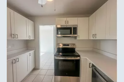 1255 N Sandburg Terrace #2403, Chicago, IL 60610 - Photo 4