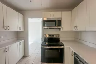 1255 N Sandburg Terrace, Chicago, IL 60610 - Photo 4