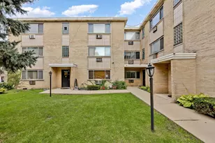 7021 N Ridge Blvd, Chicago, IL 60645 - Photo 2