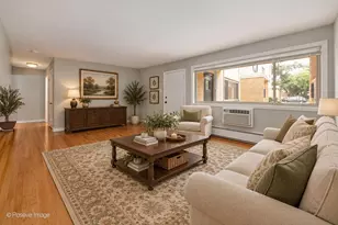 7021 N Ridge Blvd, Chicago, IL 60645 - Photo 4