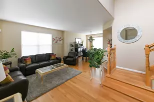 687 E Lenox Ln, Palatine, IL 60074 - Photo 2