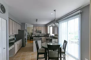 687 E Lenox Ln, Palatine, IL 60074 - Photo 10