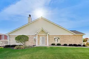 11417 Foxwoods Ct, Oak Lawn, IL 60453 - Photo 6