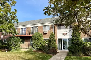 10385 Dearlove Rd, Glenview, IL 60025 - Photo 1