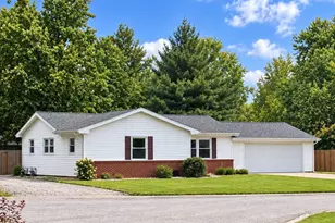 139 Fielder Dr, Salem, IL 62881 - Photo 2