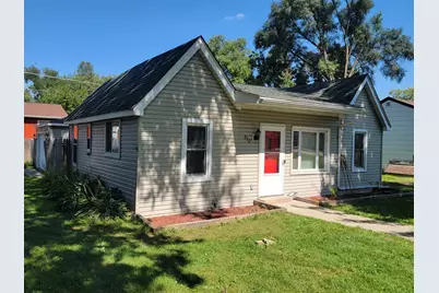 810 Southside Avenue, McHenry, IL 60051 - Photo 2