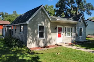 810 Southside Ave, McHenry, IL 60051 - Photo 2
