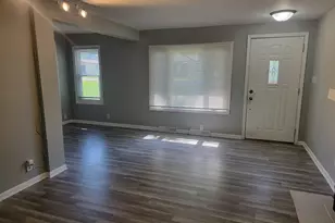 810 Southside Ave, McHenry, IL 60051 - Photo 10