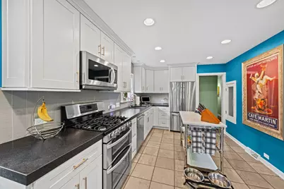 9400 Kilbourn Avenue, Skokie, IL 60076 - Photo 10