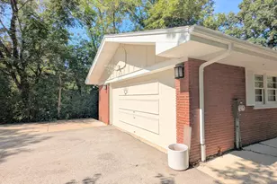 2030 Crestwood Ln, Palatine, IL 60067 - Photo 2