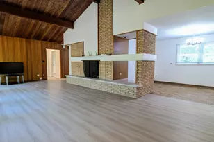 2030 Crestwood Ln, Palatine, IL 60067 - Photo 6